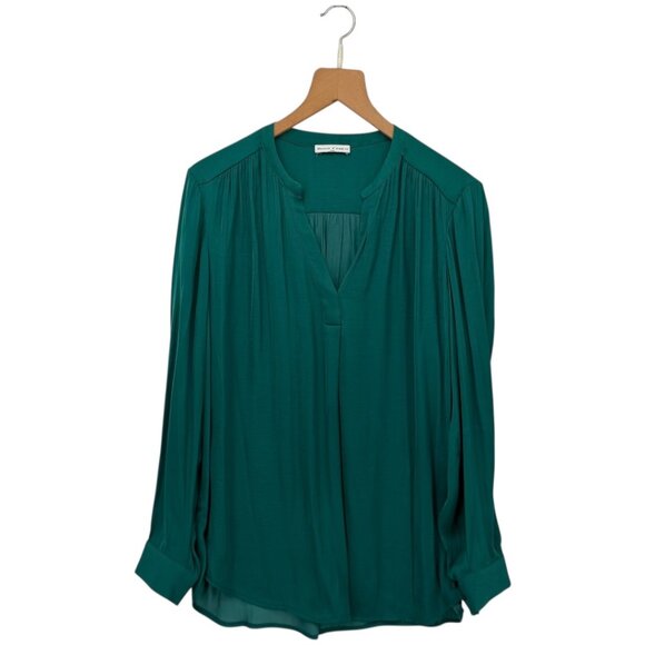 Maison D’Amelie Tops - Maison d'Amelie Paris 💚 Green Blouse L w/ Button Detail ✨Perf Condition